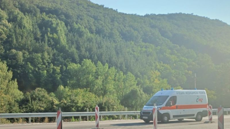 Шестима пострадаха в две катастрофи през 100 метра на пътя между Мездра и Ботевград